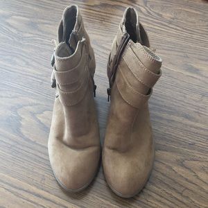 Express boots size 8